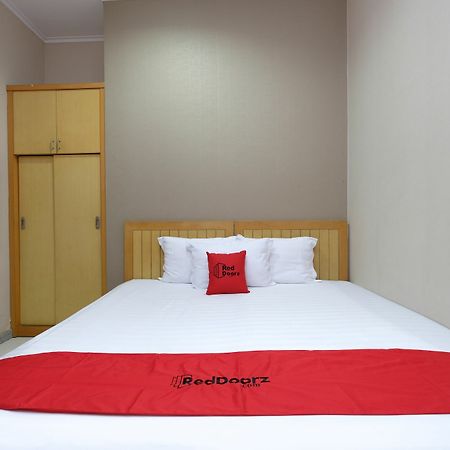 Reddoorz Plus Near Simpang Lima Semarang Bagian luar foto