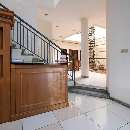 Reddoorz Plus Near Simpang Lima Semarang Bagian luar foto