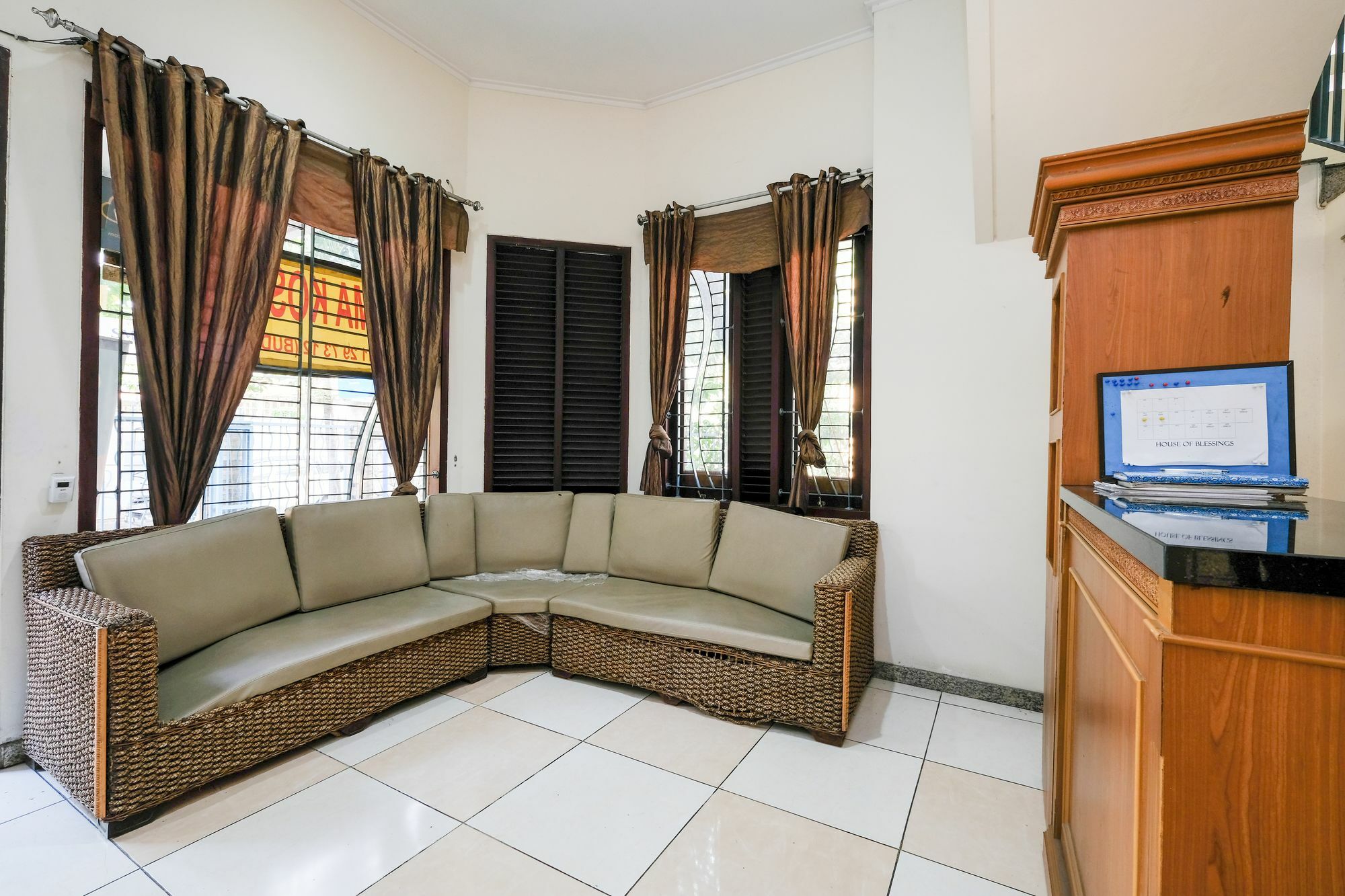 Reddoorz Plus Near Simpang Lima Semarang Bagian luar foto