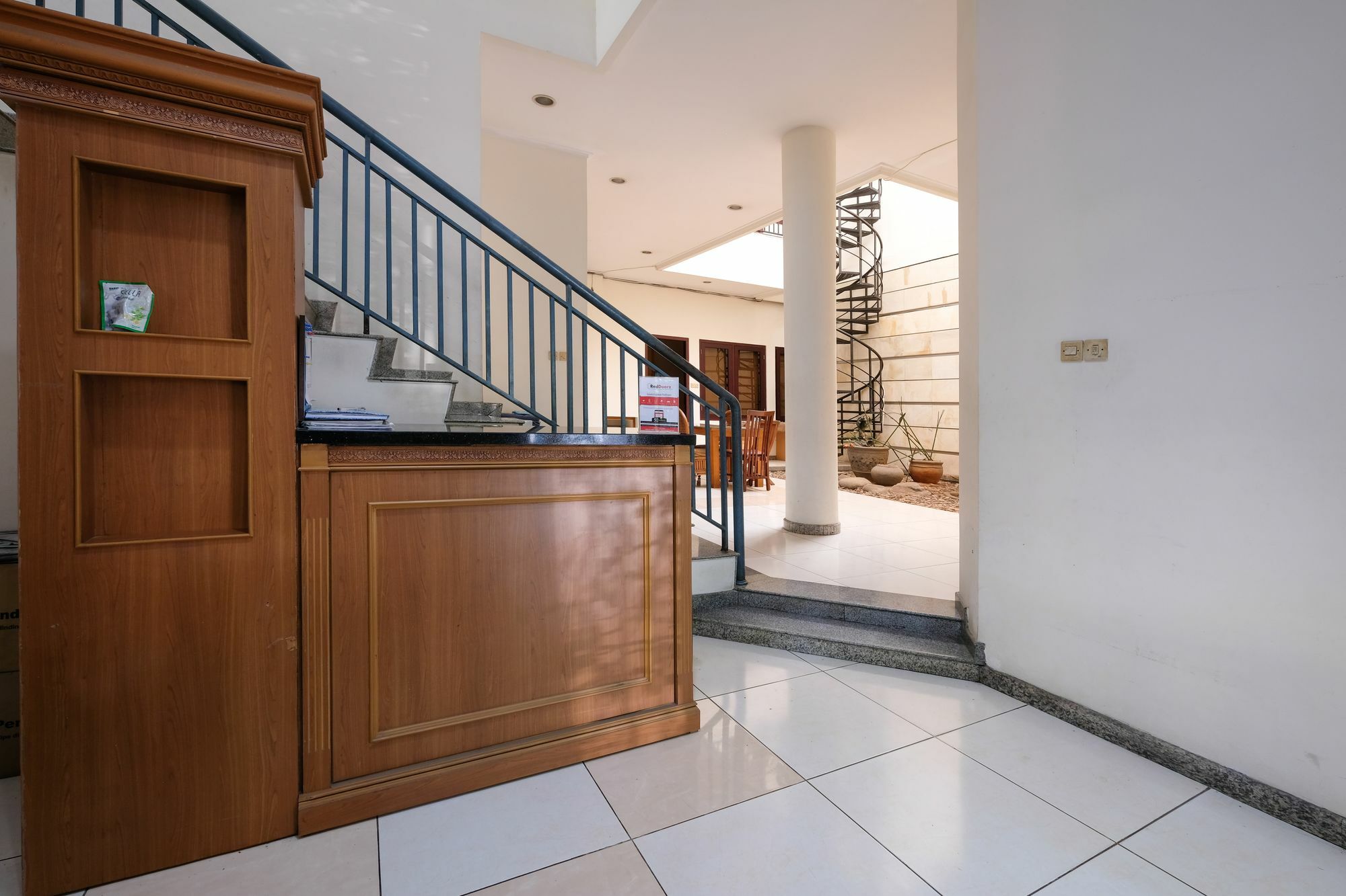 Reddoorz Plus Near Simpang Lima Semarang Bagian luar foto