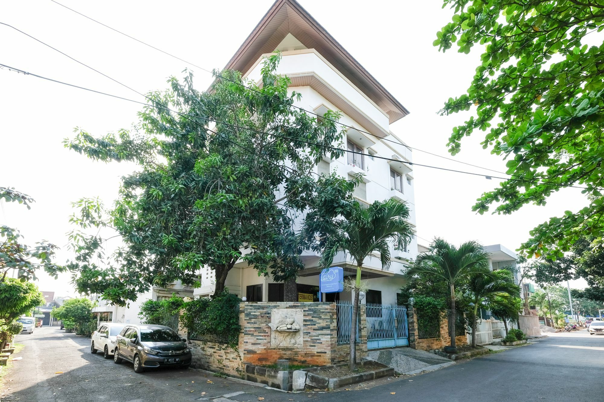 Reddoorz Plus Near Simpang Lima Semarang Bagian luar foto