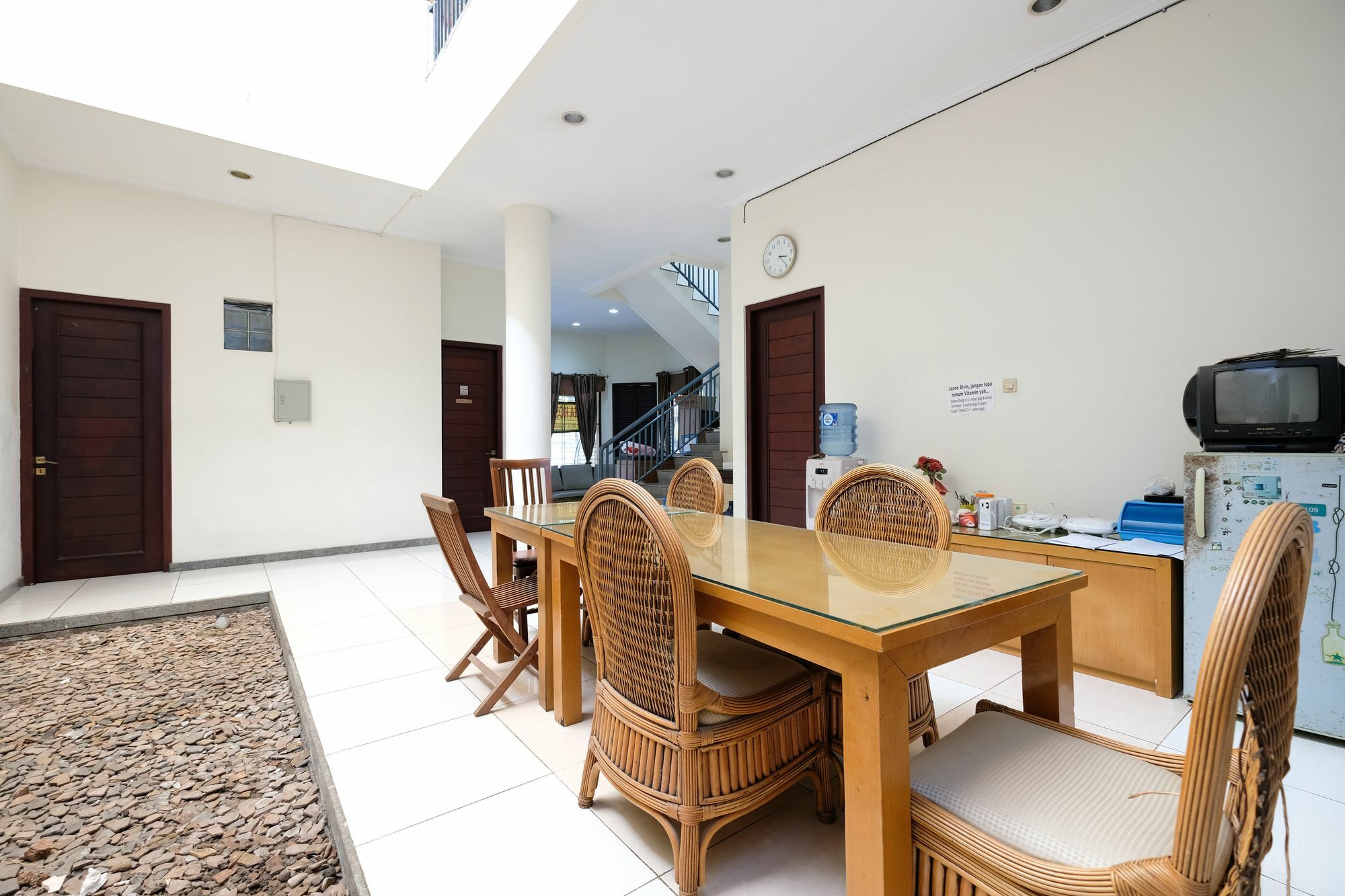 Reddoorz Plus Near Simpang Lima Semarang Bagian luar foto